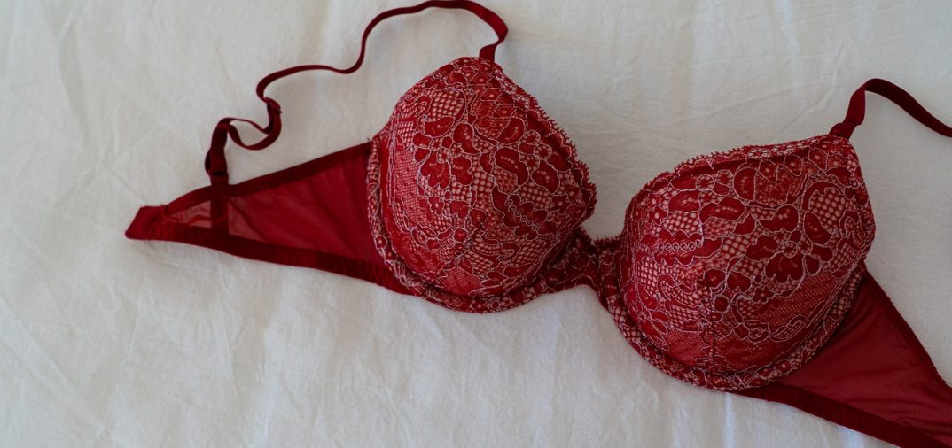 Soutien-gorge rouge avec armatures