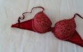 Soutien-gorge rouge avec armatures