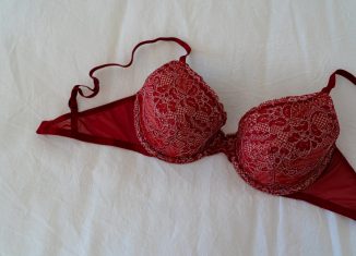 Soutien-gorge rouge avec armatures